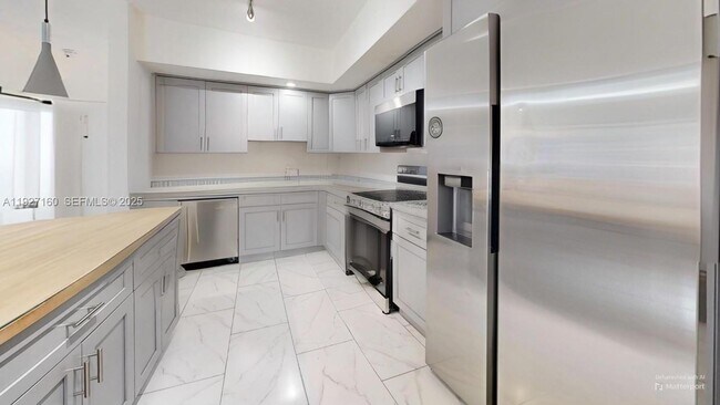 Building Photo - 220 SW 8th Ave #1-2 Hallandale Beach, FL 33009-5237