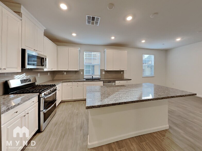 Building Photo - 1687 Pena Ln