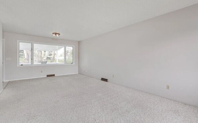 Building Photo - FULLY GUTTED & RENOVATED 5-Bedroom Home in...