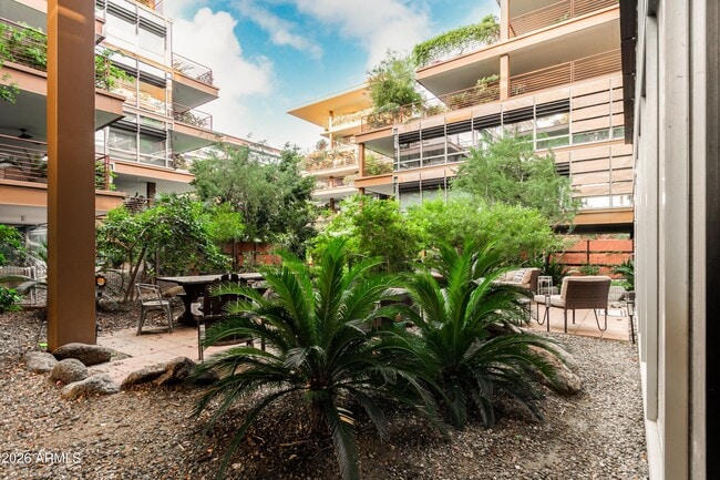 Building Photo - 7137 E Rancho Vista Dr