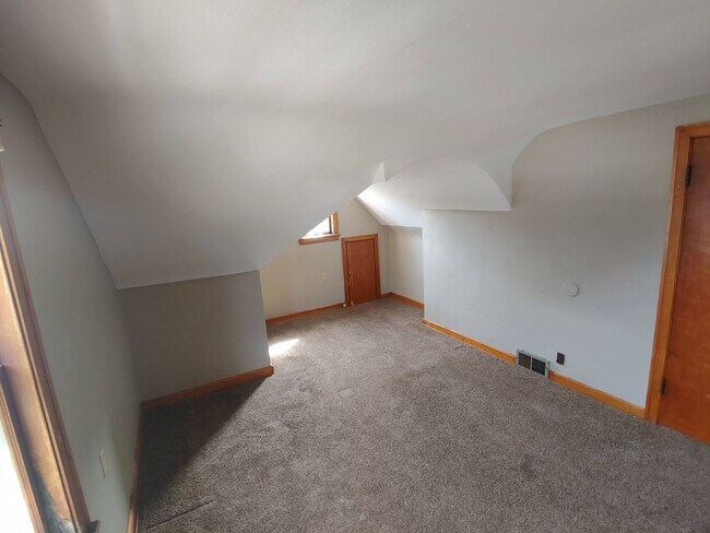 Building Photo - 2200 Oberlin Ave