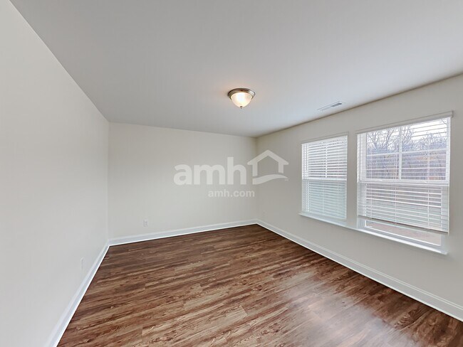 Building Photo - 1006 Bentley Pl