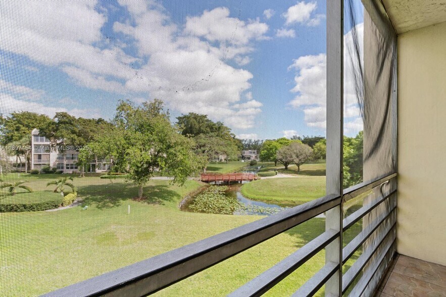 Building Photo - 9451 Evergreen Pl