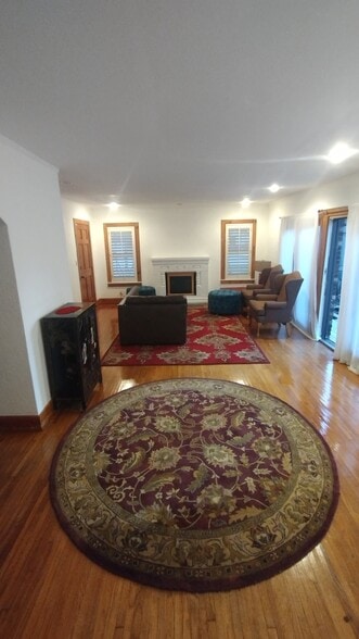 Building Photo - 1445 E 33rd St S