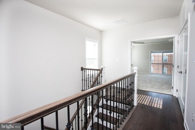 Building Photo - 23646 Hopewell Manor Terrace