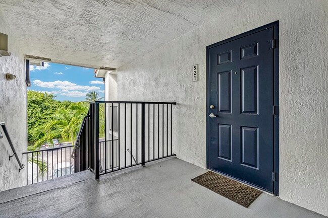 Building Photo - 521 Villa Cir