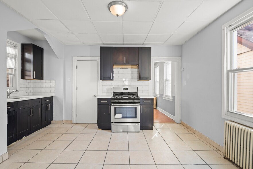 Building Photo - 79 Irving St