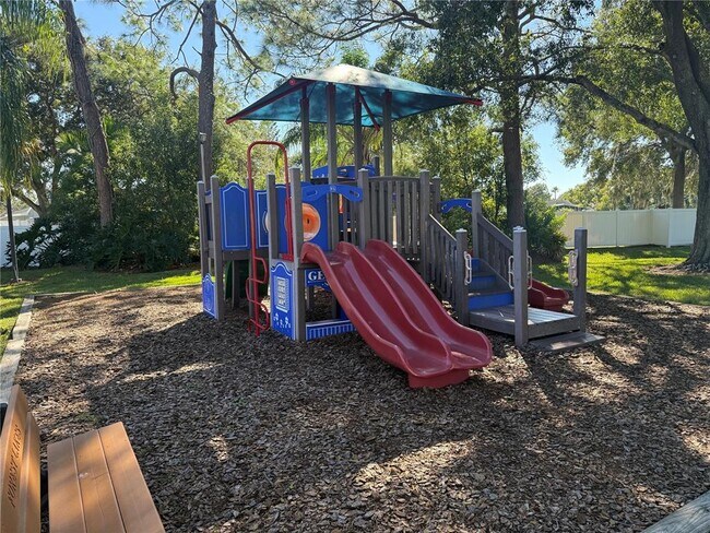 Building Photo - 525 Lakeview Dr