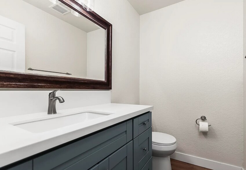Building Photo - 4779 Seminole Dr