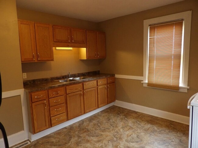 Building Photo - FOR RENT NOW