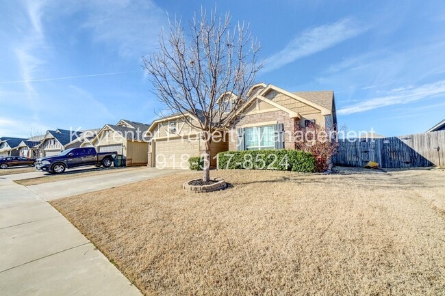 Building Photo - 3 Bed | 2 Bath in Owasso!