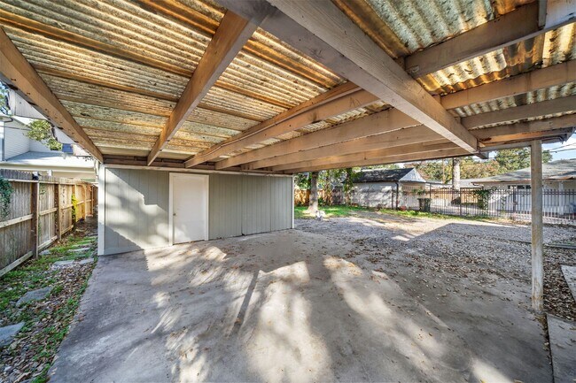 Building Photo - 1034 W 43rd St