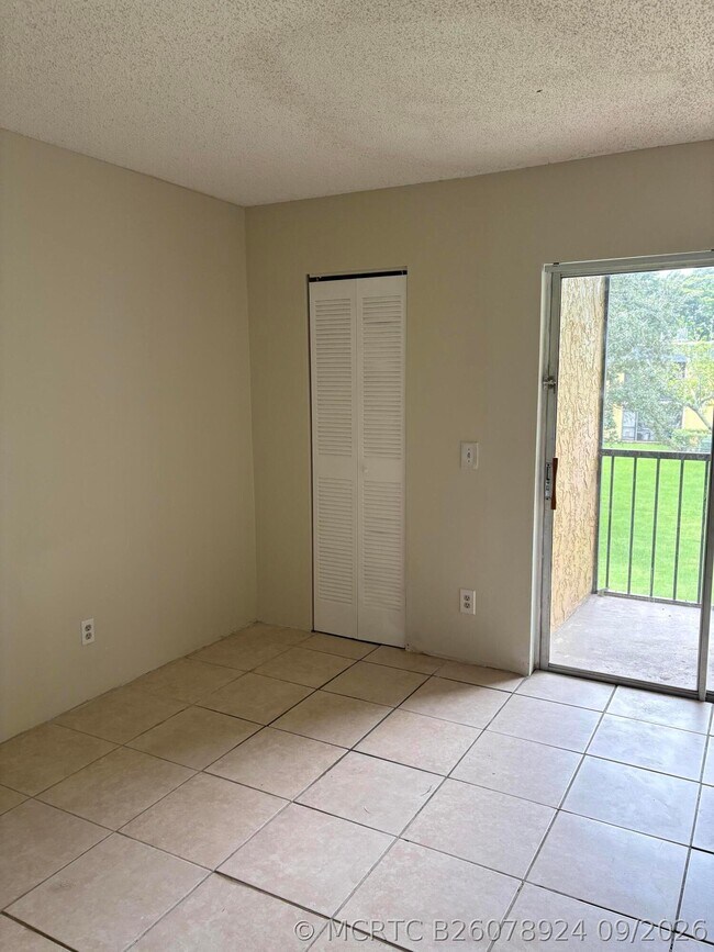 Building Photo - 318 Meadows Cir