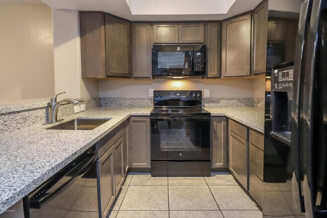Building Photo - 4021 N Weimer Pl