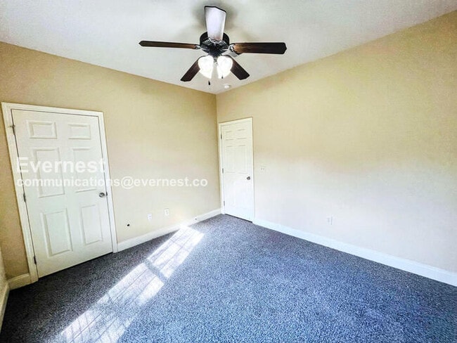 Building Photo - 806 Meadow Way Cove