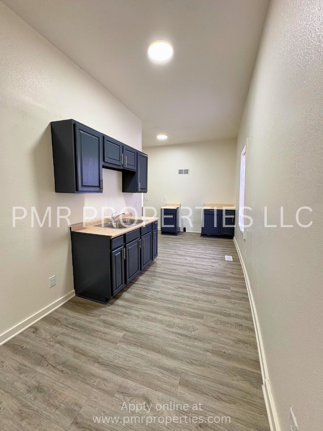 Building Photo - 2 Bedrooms/1 Bathroom House