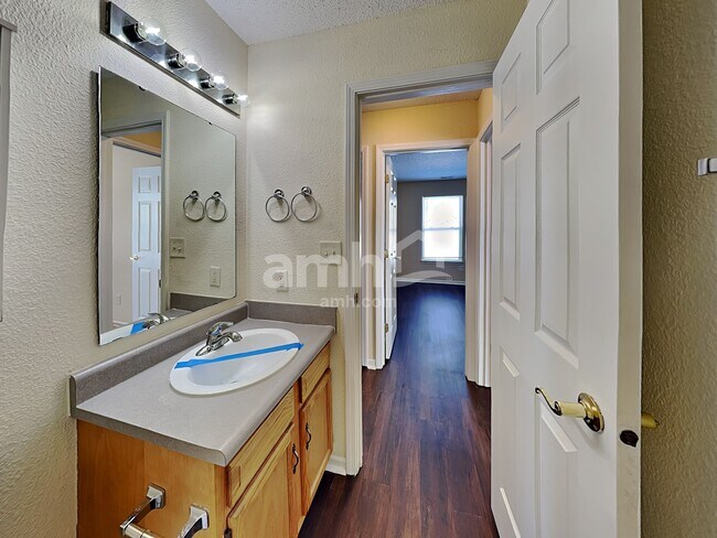 Building Photo - 8110 Red Barn Ct