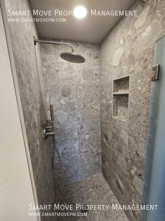 Building Photo - 945 Hearthstone Dr