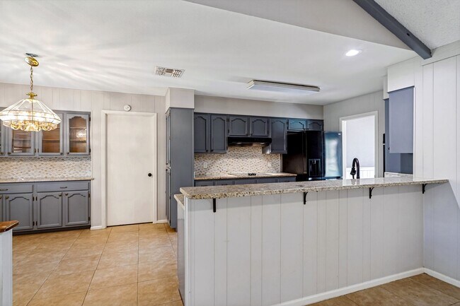 Building Photo - 313 Sagecrest Dr