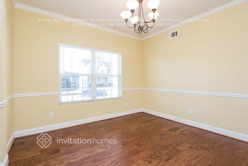 Building Photo - 1313 Invermere Dr SE