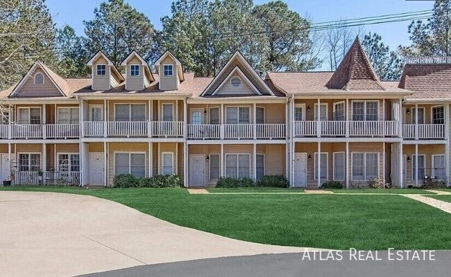 Building Photo - 265 Lexington Heights