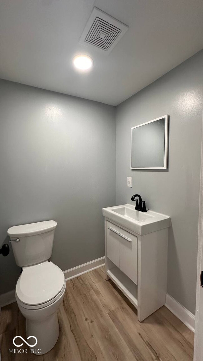 Building Photo - 1107 E Mulberry St