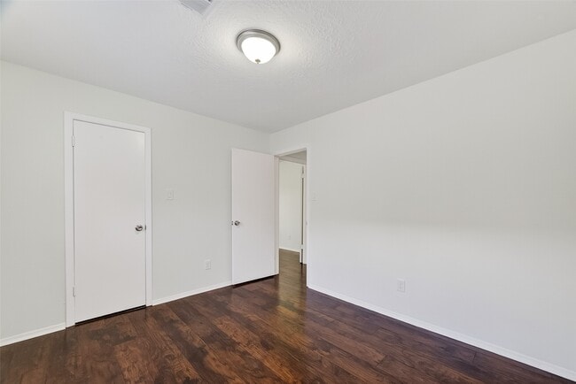 Building Photo - 1122 Woodbridge Ave