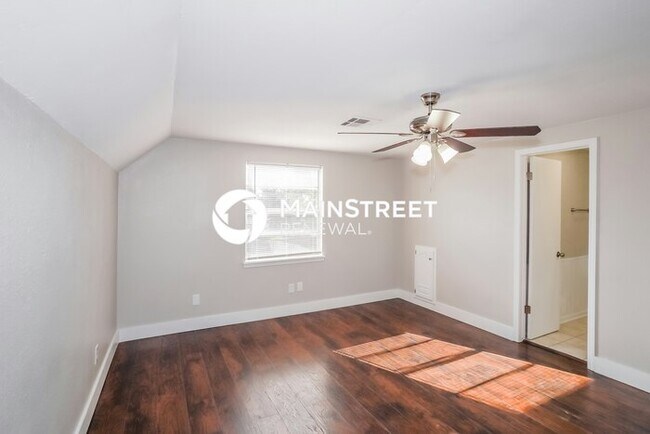 Building Photo - 3 Bedroom Pet-Friendly Home in Edmond, OK with Main Street Renewal
