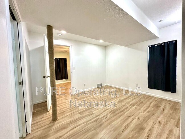 Building Photo - 20215 Pinkney St