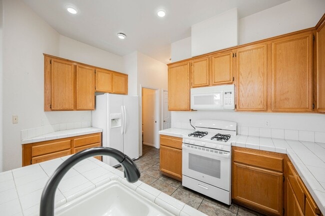 Building Photo - Honey, I’m Home! This Lovely 3 Bedroom, Two-Story Home Is Located In Summerlin.