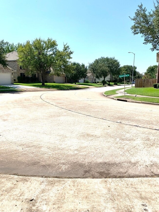 Building Photo - 16523 Terrace Hollow Ln