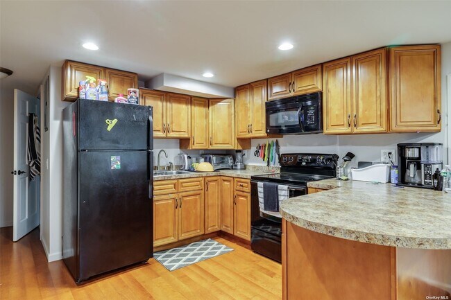 Building Photo - 30 Yeoman Dr