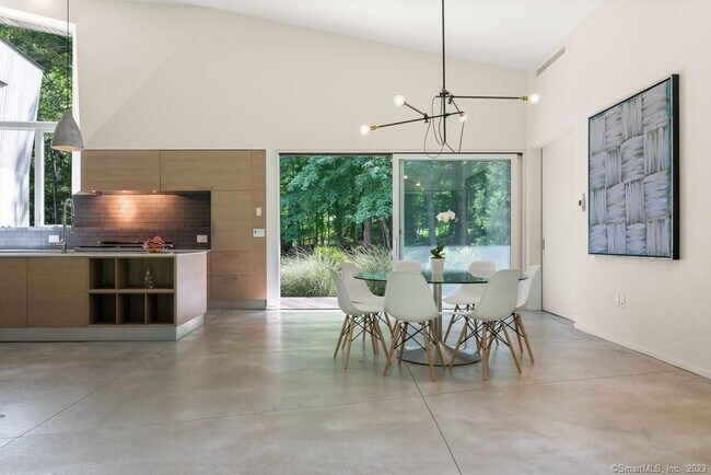 Building Photo - 364 Hollow Tree Ridge Rd