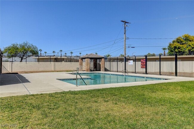 Primary Photo - 1544 Hialeah Dr