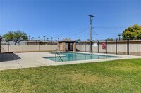 Building Photo - 1544 Hialeah Dr