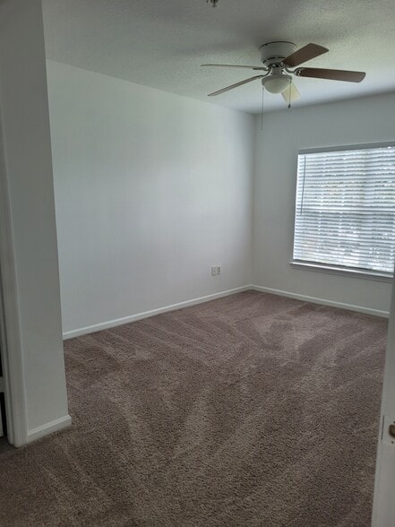 Master bedroom - 712 Crest Pines Dr