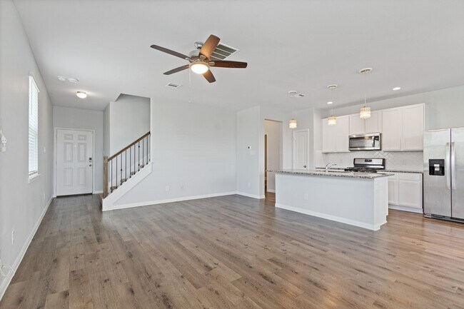 Building Photo - 3902 Deledda Dr