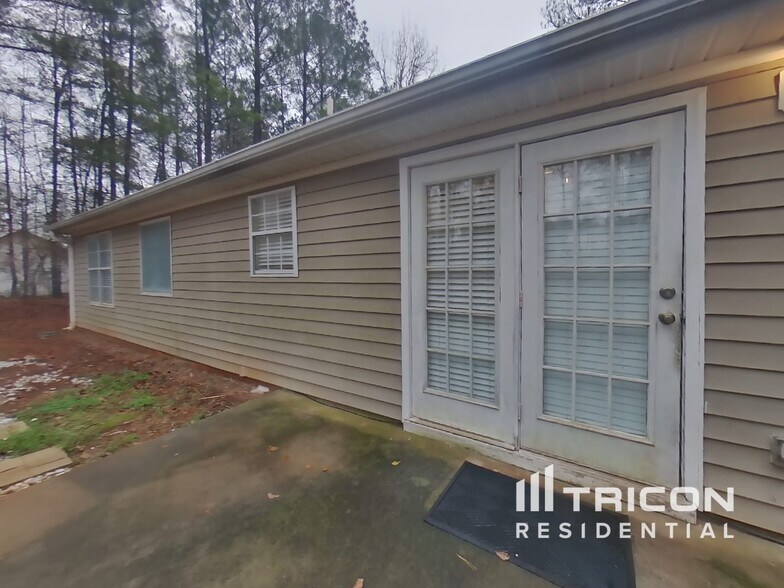 Building Photo - 404 Wolf Creek Ct