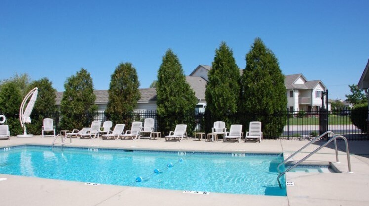 Building Photo - 542 Pewaukee Rd