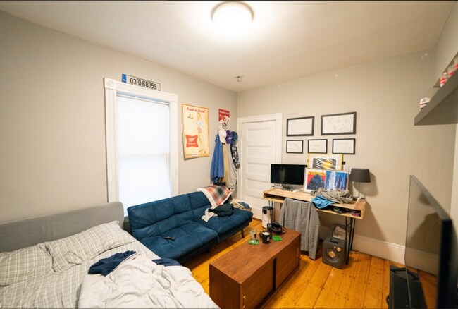 Building Photo - UPDATED MISSION HILL 4 BED/2 BATH WITH EASY TRAIN ACCESS