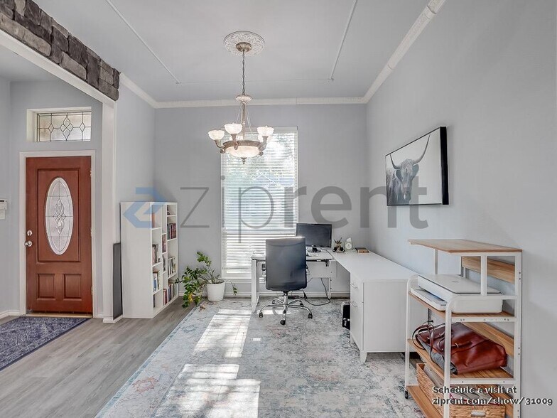 Building Photo - 4211 Meadow Ridge Dr