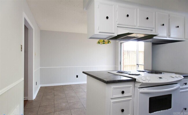 Building Photo - 1713 Sanford Dr