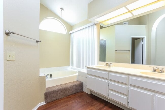 Building Photo - 10349 Beryl Ave