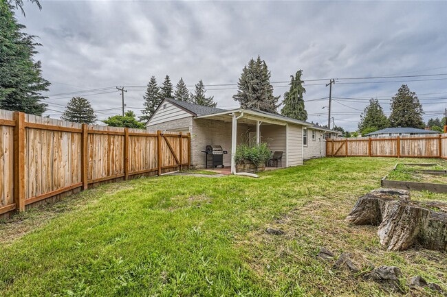 Building Photo - Charming and newly remodeled 4 bed x 2 bat...