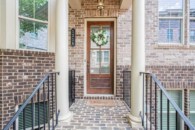 Building Photo - 1216 Virginia Ct