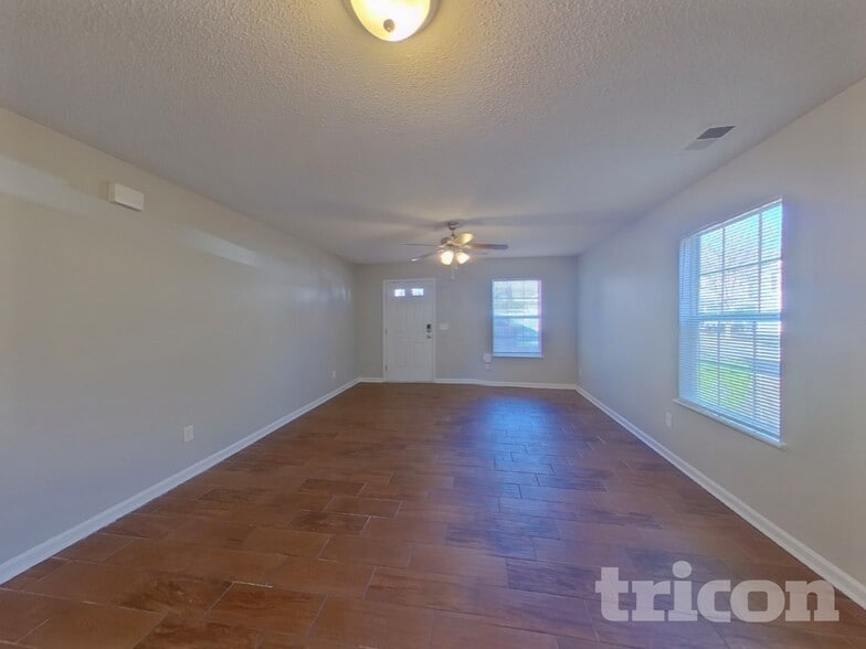 Building Photo - 2000 Lake Carolina Dr