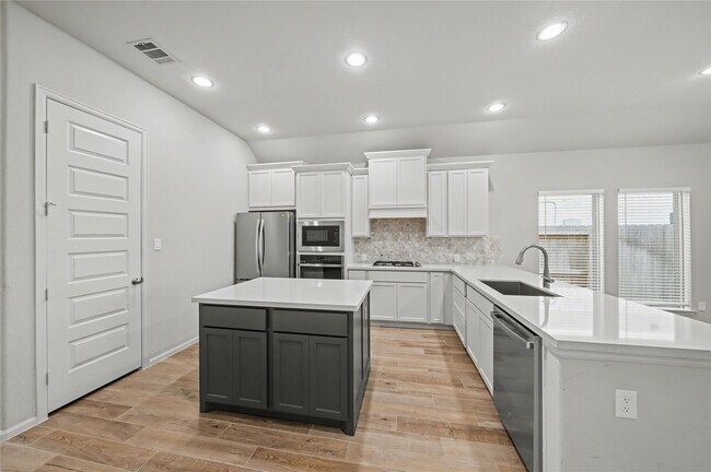 Building Photo - 31527 Splitting Willow Ln