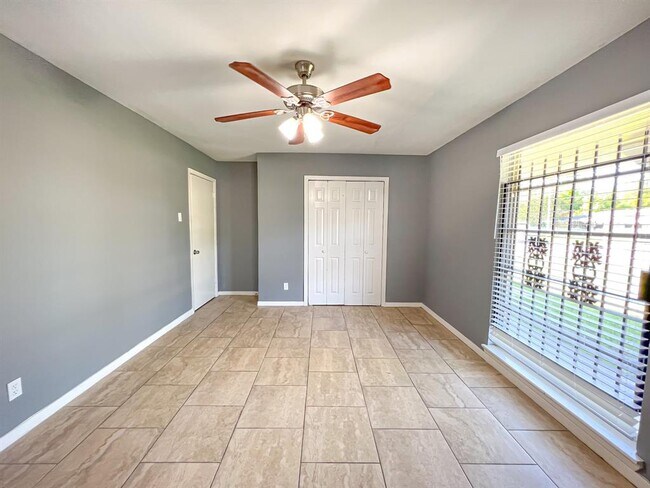 Building Photo - 2815 Monticello Dr