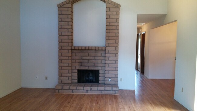 Building Photo - Northwest single level condo offering many...