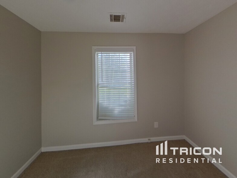 Building Photo - 329 Reisling Dr